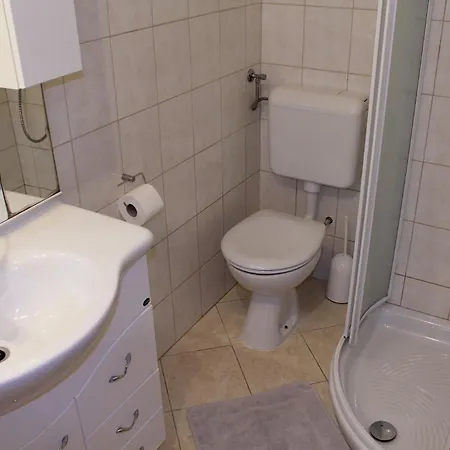 Zdenka Apartment *