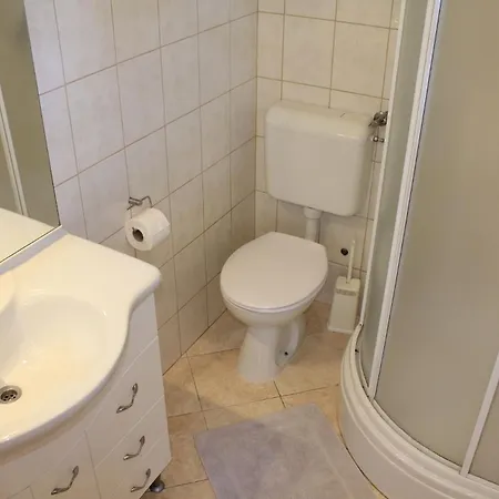 Zdenka Apartment *