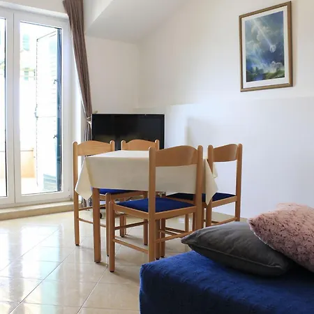 Zdenka Apartment *