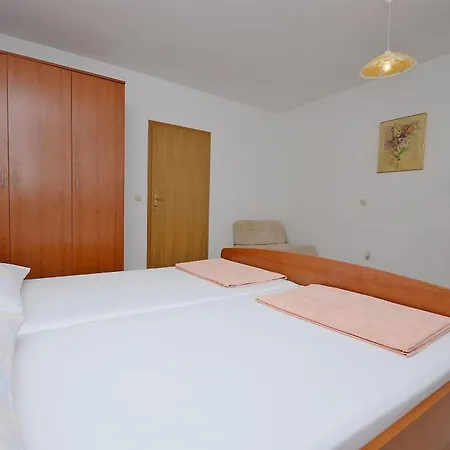 Zdenka Apartment *